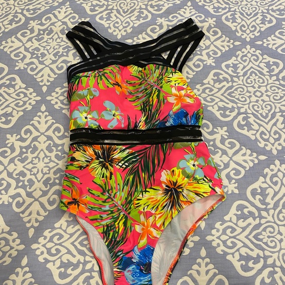 Shein NWOT size small one piece swimsuit - Picture 5 of 7